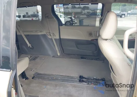 2011 Toyota Sienna Xle V6 z USA, uszkodzony, nr VIN 5TDYK3DC7BS167104